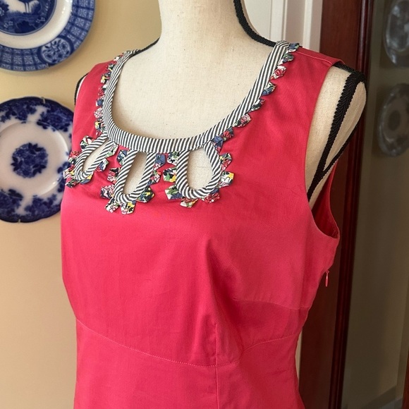 Boden | Sheath Dress with Appliqué Keyhole Neckline in Nantucket Pink/Red - Picture 2 of 9